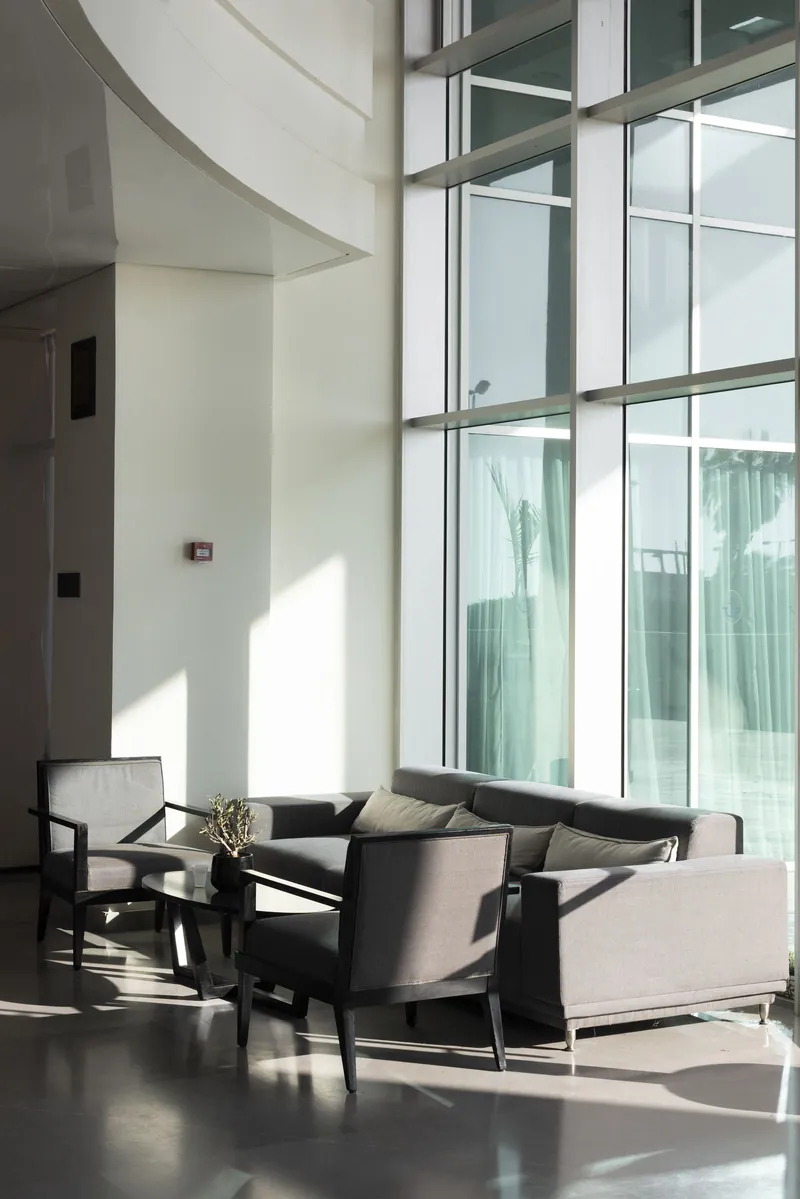 Lobby seating under a glazed wall. Photograph by STAS PRO